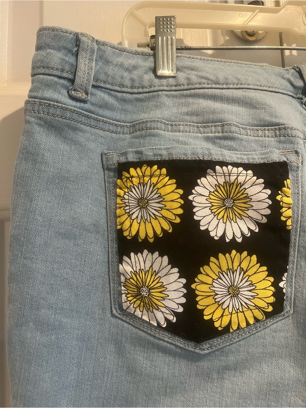 Upcycled 🌼 Denim Shorts - Casual Rolled Hem- Back pockets w Floral Fabric - Picture 5 of 11